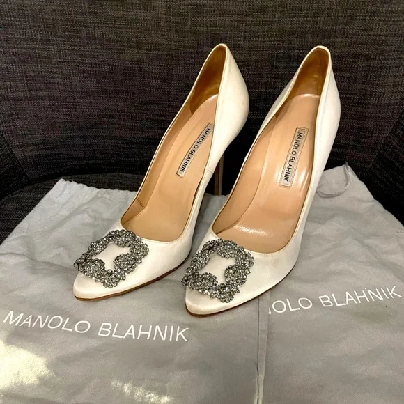 MANOLO BLAHNIK HANGISIパンプス 35.5 HANGISI | Blue Satin Jewel Buckle Pumps | Manolo Blahnik